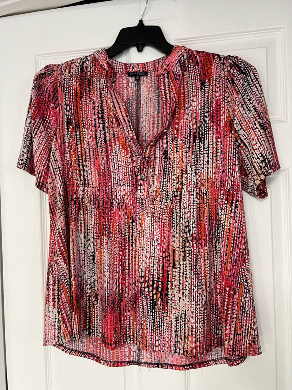 Ava & Grace Pink Multi-Color Short Sleeve V-Neck Blouse